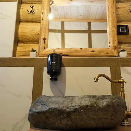 Lodge Drvena Kuca Ruza *